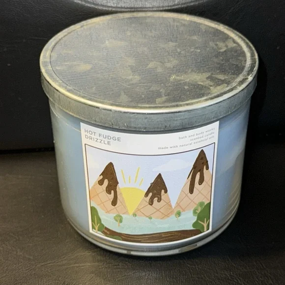 🆕 HOT FUDGE DRIZZLE - Bath & Body Works - 3 Wick Candle Chocolate Dessert RARE - Picture 2 of 14